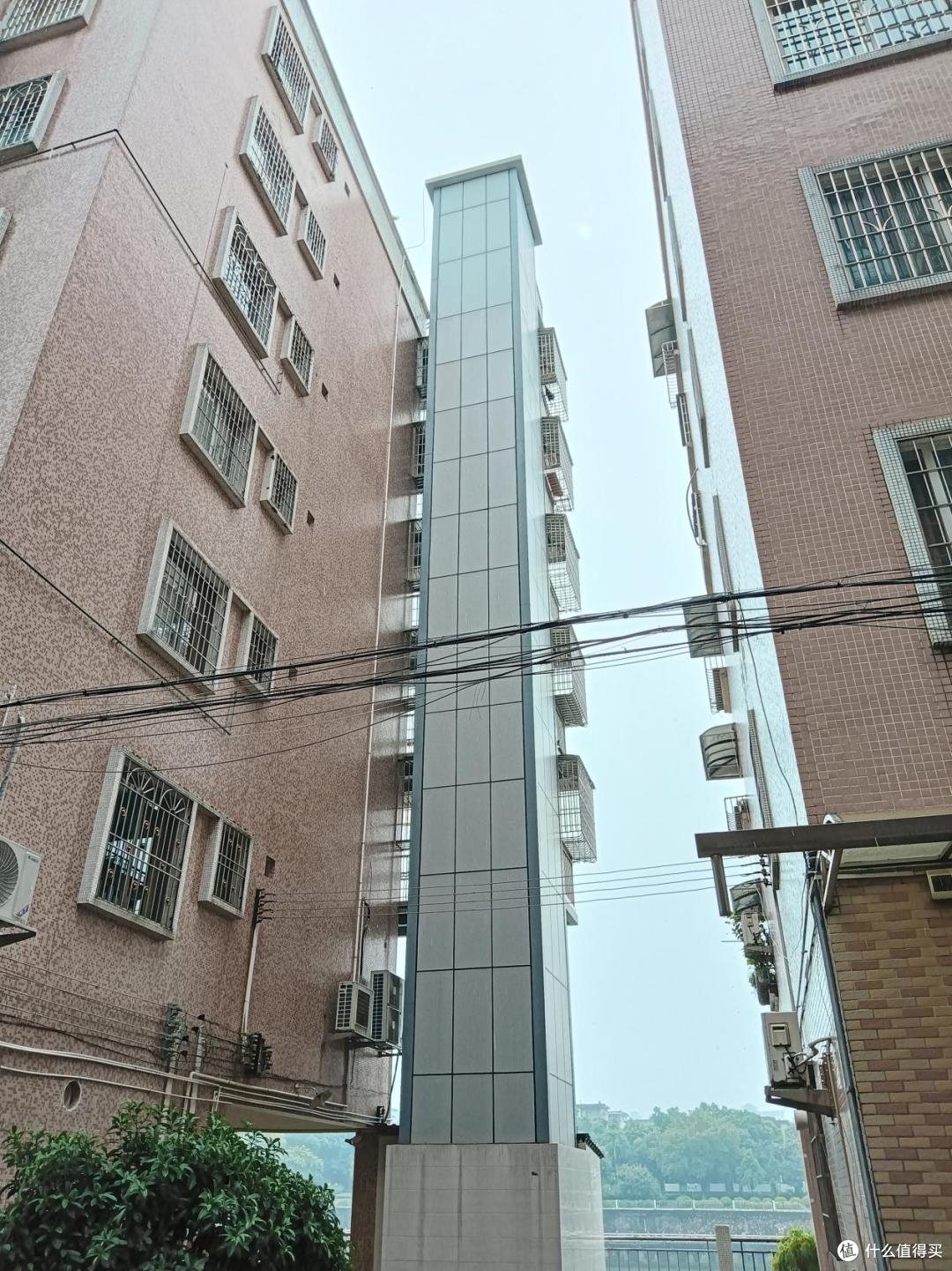 老房子加装电梯的住户,入住一年后却后悔了?4个原因很扎心!