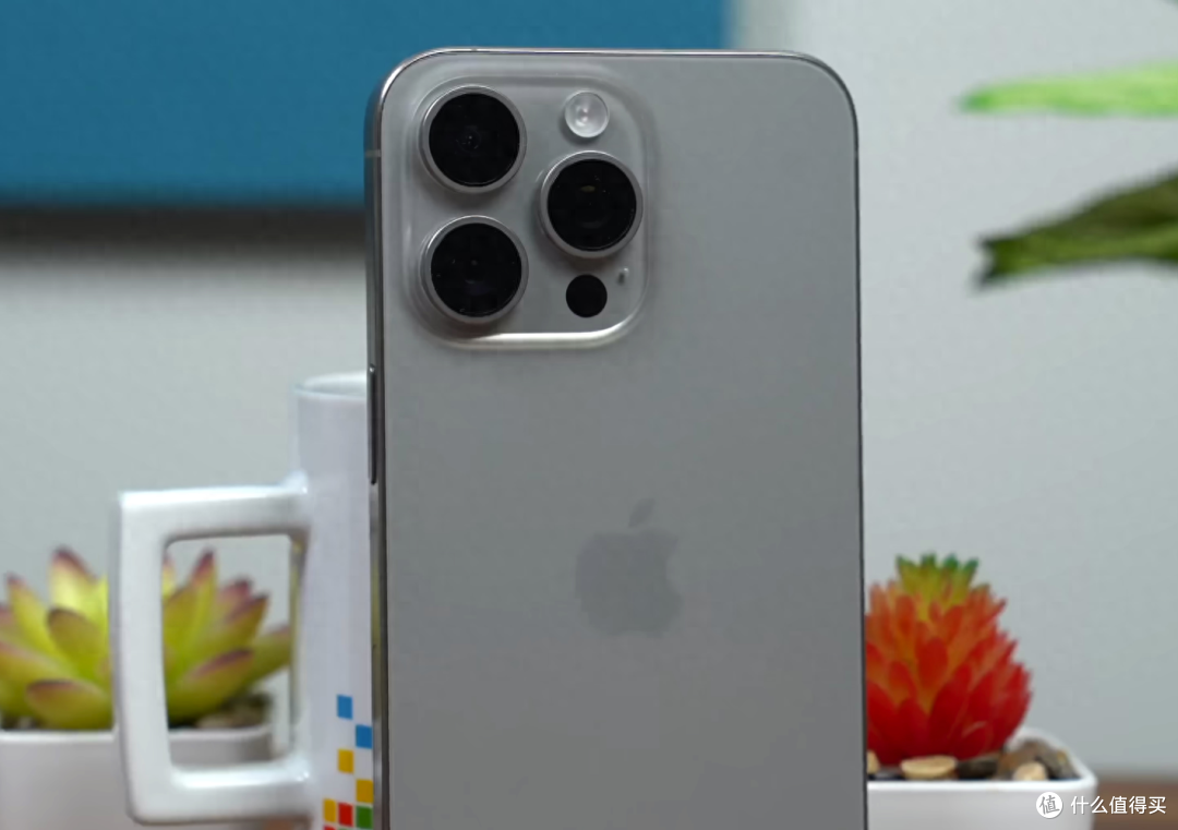 苹果“服软了”,iPhone15ProMax降幅达1500元,给国产机重力一击