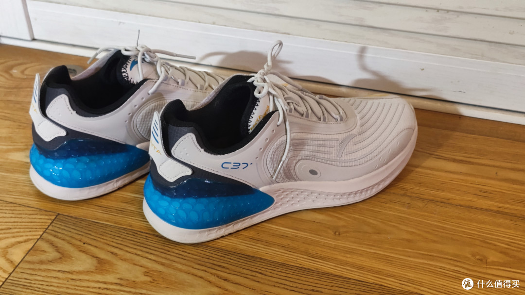 350元以下跑鞋盘点！谁说碳板跑鞋很奢侈？汇总那些100~350元性价比宝藏跑鞋