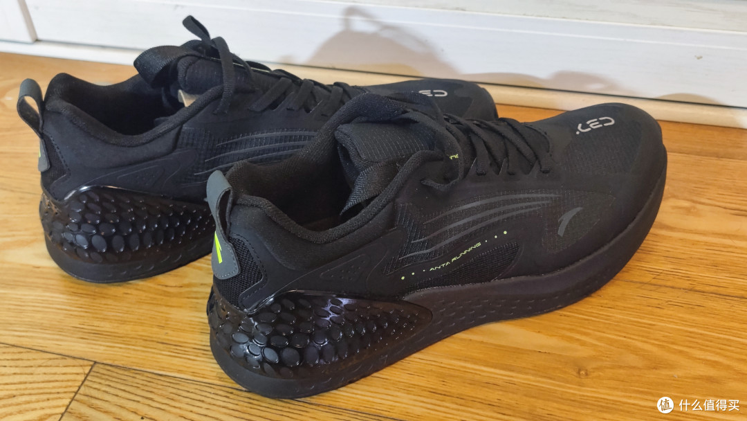 350元以下跑鞋盘点！谁说碳板跑鞋很奢侈？汇总那些100~350元性价比宝藏跑鞋