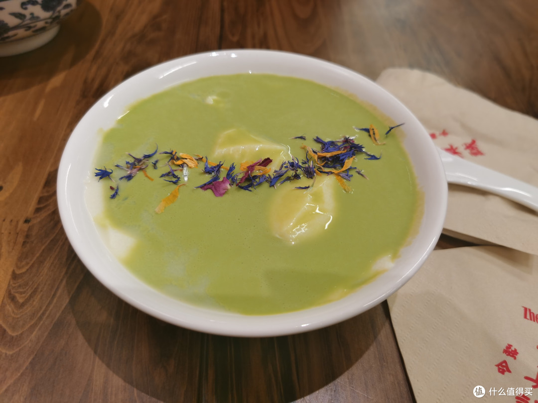 无锡 I 珍真诚融合新式糖水店,土豆泥拌粉?开心果豆花?奇奇怪怪想要打卡冲!