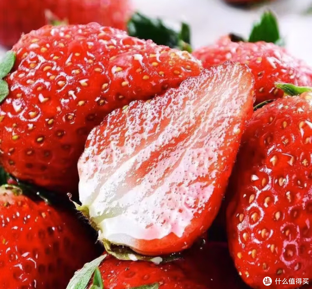 今年十几块钱的 草莓好便宜，抓紧吃！