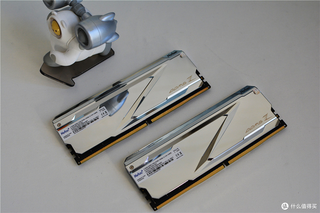 性能优越,朗科Z系列DDR5-7200内存体验:游戏更流畅
