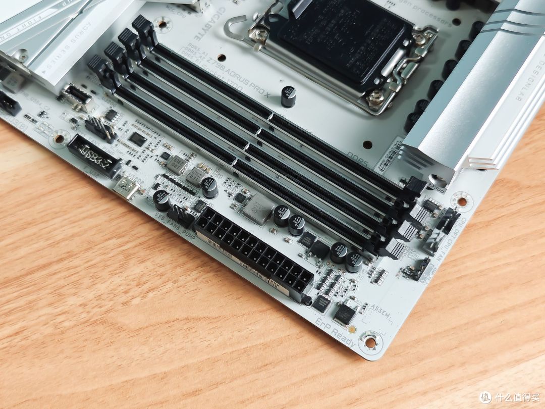 用它超频更轻松,超强白色Z790主板现身,技嘉Z790 AORUS PRO X装机