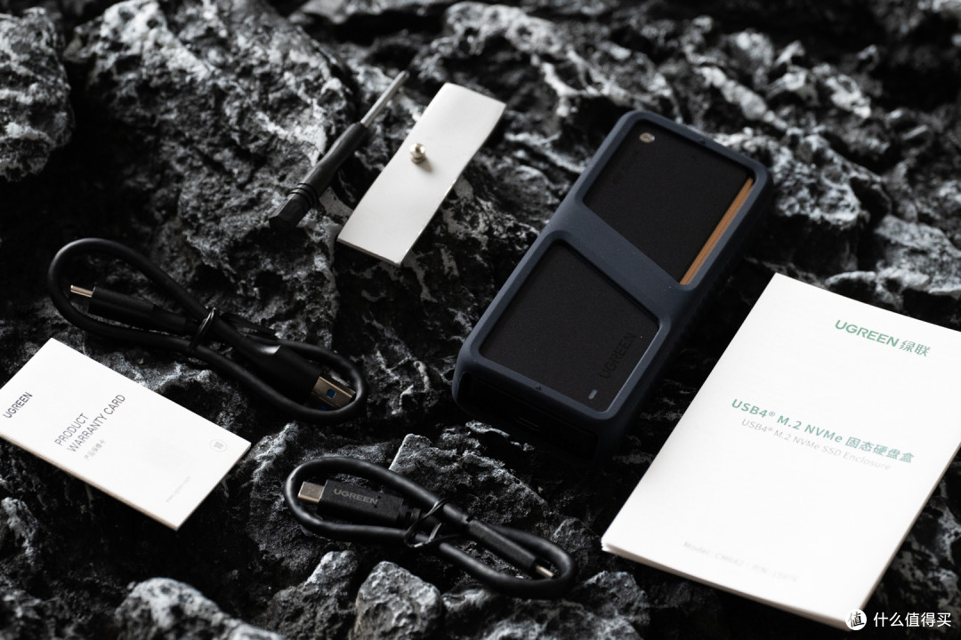 绿联USB4固态硬盘盒：风扇一吹，读写起飞！重新定义存储体验
