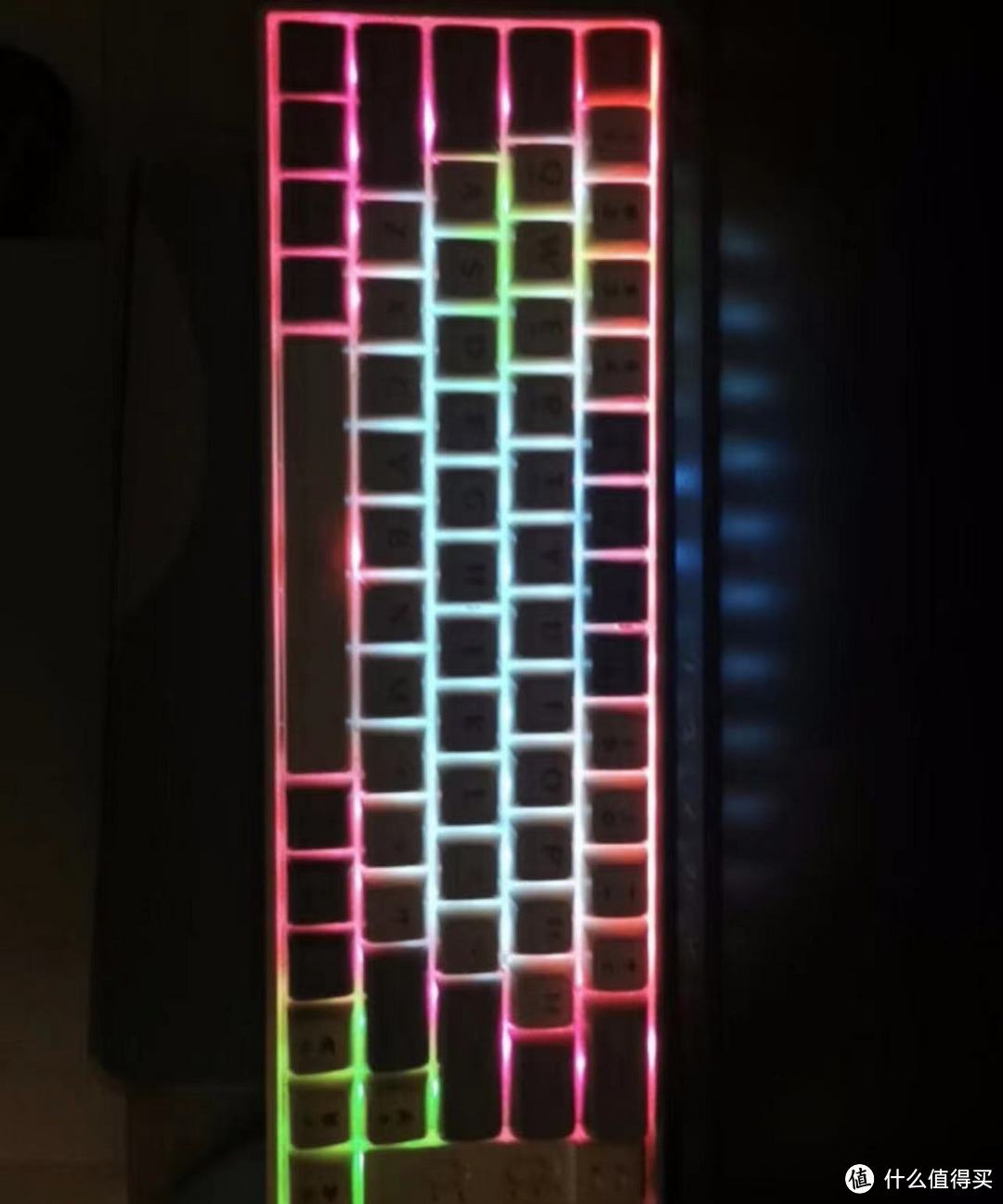 键盘界的颜值担当！炫酷灯光，手感顺滑，你值得拥有！