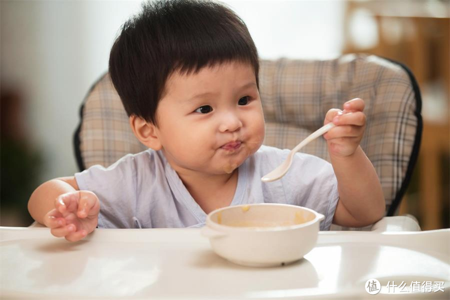 冲调米粉用开水还是用奶？宝宝添加辅食有门道，别被5个误区带歪