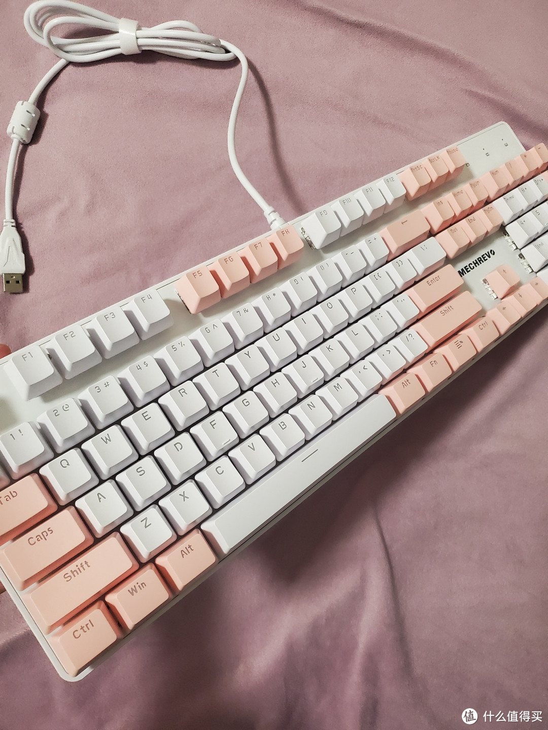 粉嫩嫩的机械键盘，真好用！