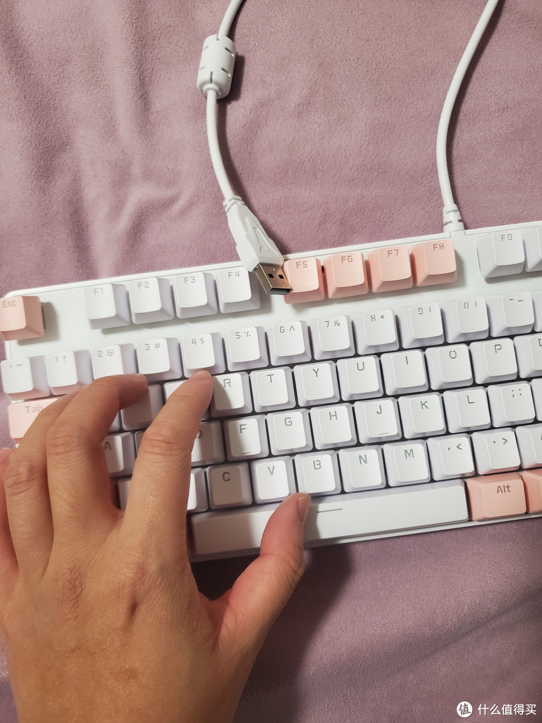 粉嫩嫩的机械键盘，真好用！