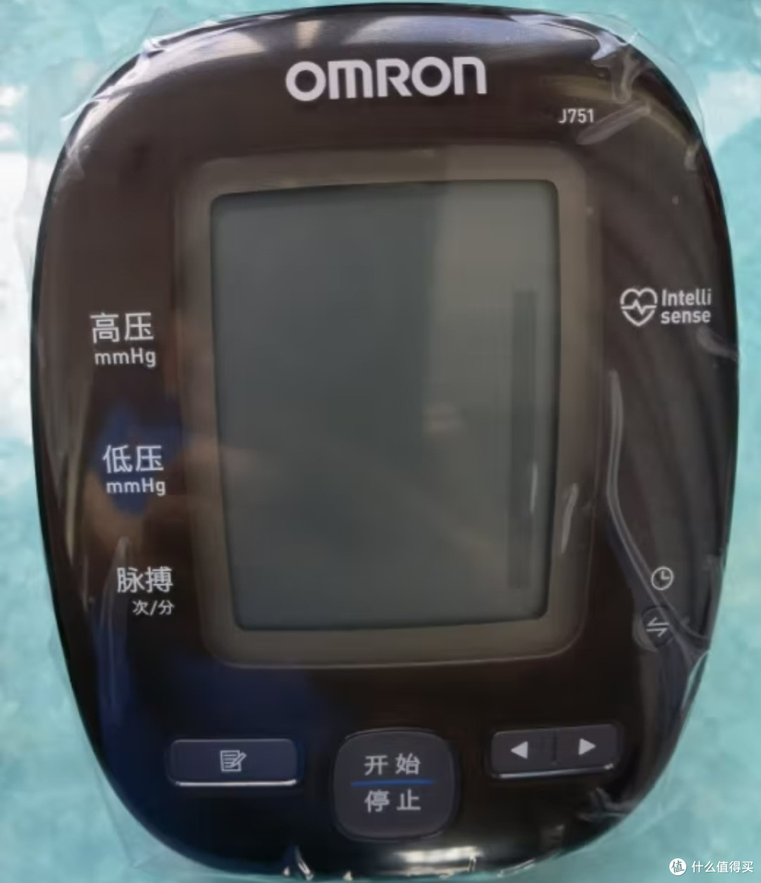 关注身体健康,家要用血压仪测测血压。