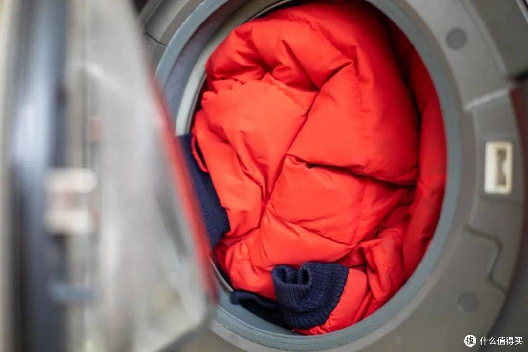 羽绒服脏了?先用“湿巾”擦一擦,10秒焕新衣