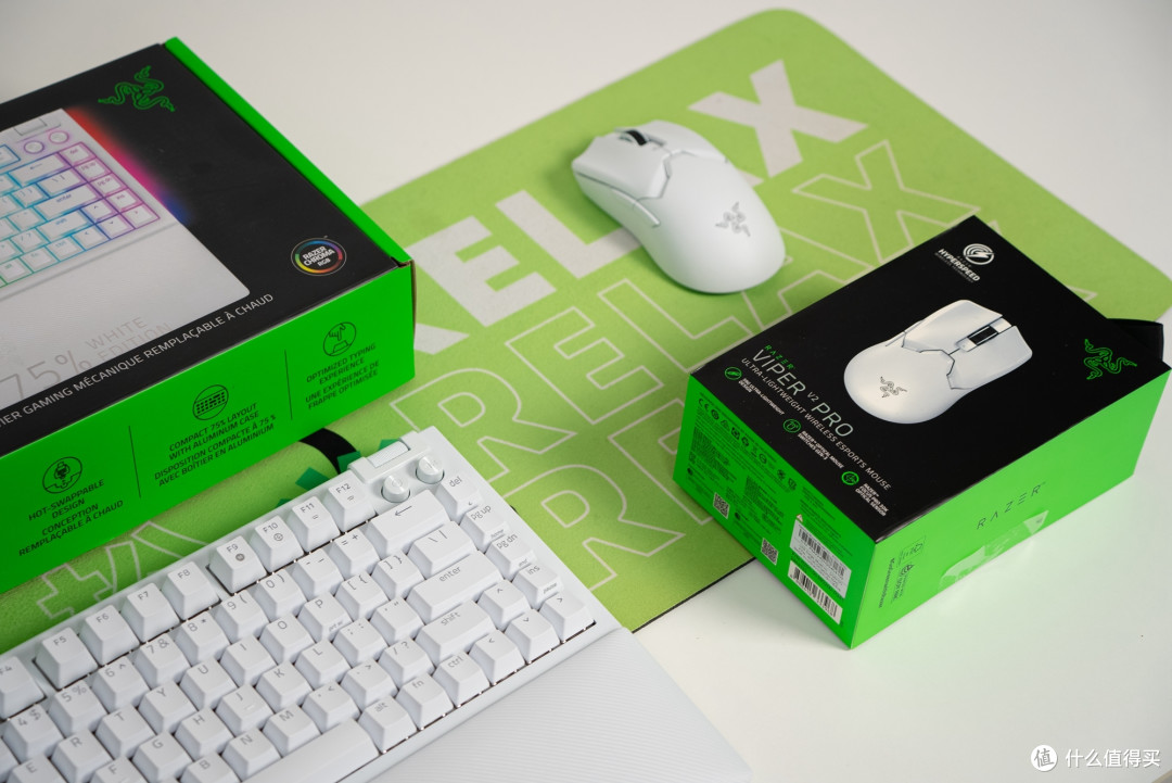 雷蛇毒蝰V2 PRO+黑寡妇V4 75%，绝美CP外设体验，游戏竞技魂都给你带飞~