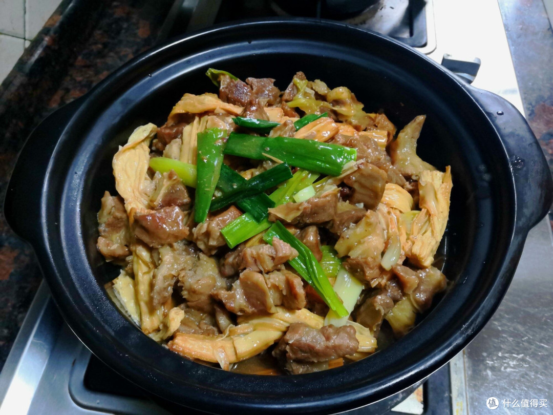 冬日暖心秘籍!支竹闷羊肉,让你欲罢不能的美味