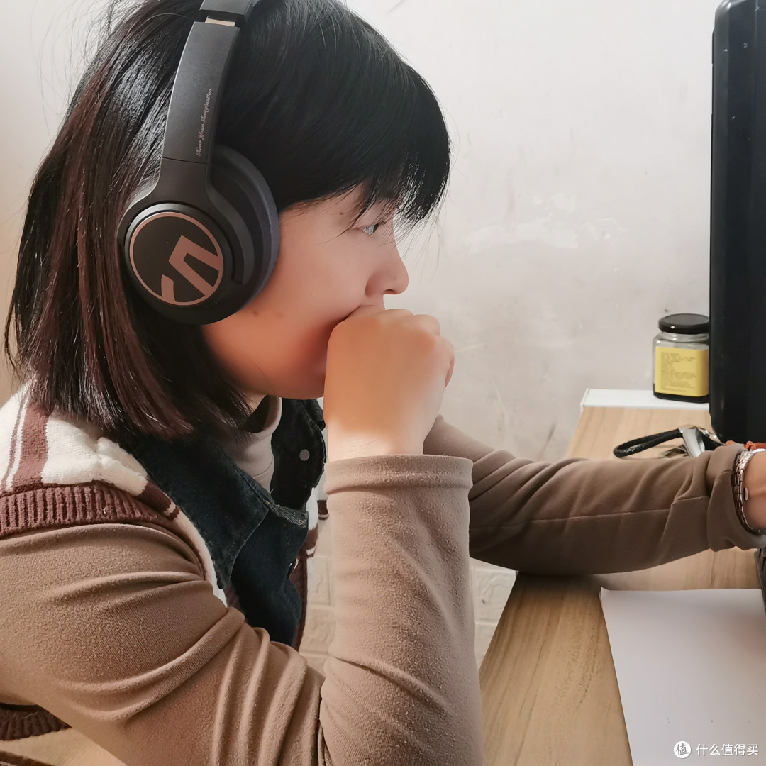 百元价格就能沉浸式体验全包裹头戴式无线蓝牙耳机泥炭Space!