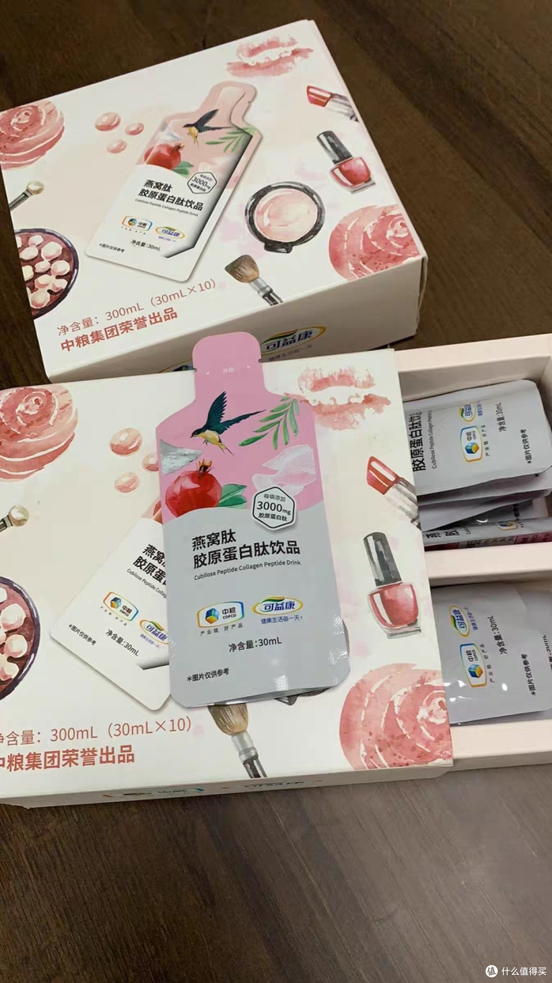 款产品是由中粮集团研发的一款高端保健品,它的主要原料是燕窝和胶原蛋白
