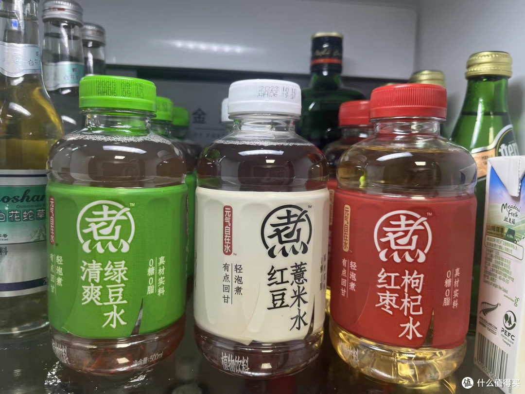 这款饮料的包装设计简洁大方