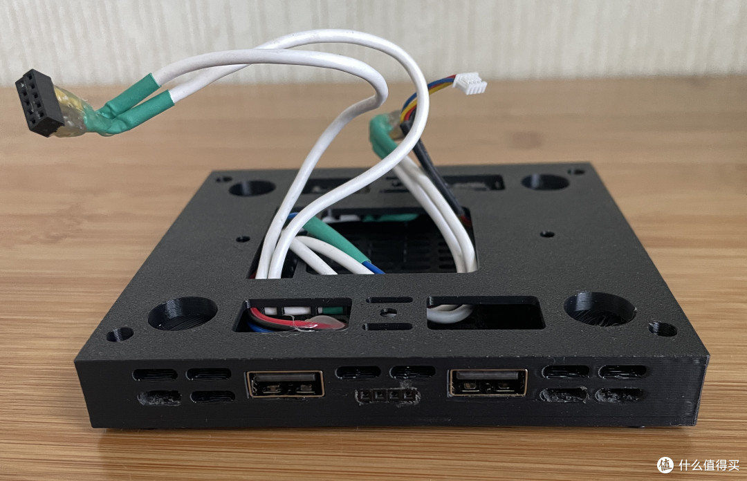 桌面风扇接口处有点漏胶水