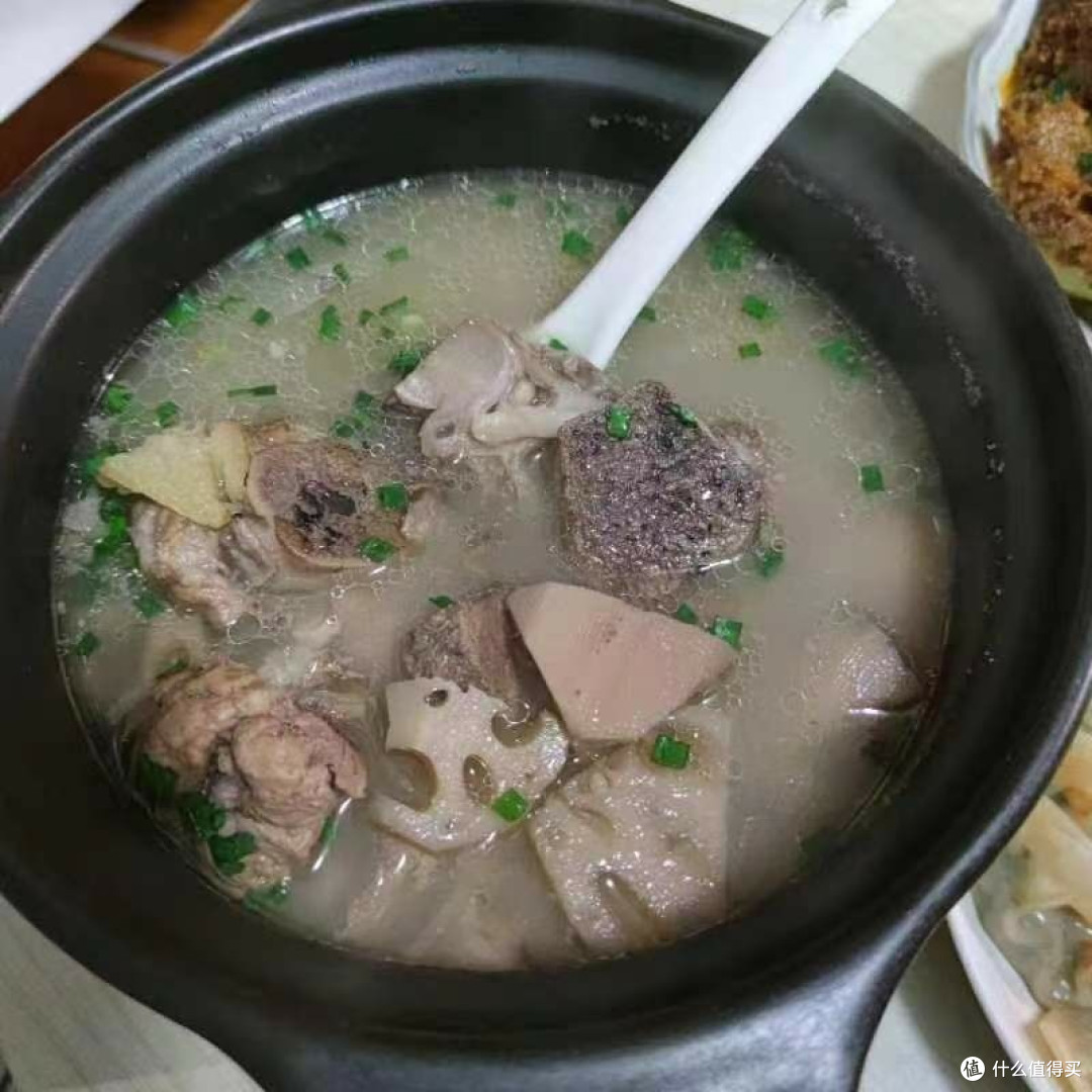 来吃一锅莲藕排骨清汤锅吧～
