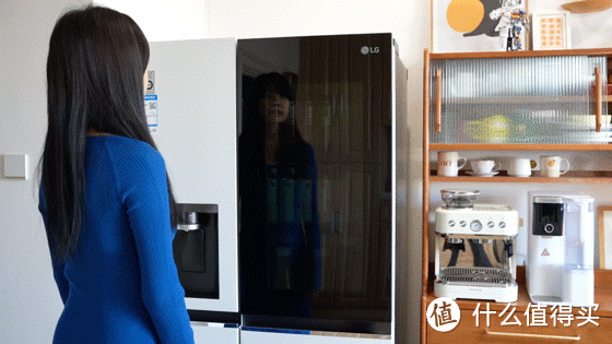 是冰箱，也是我的1㎡冰吧！小户型也能拥有大冰箱的快乐！能制冰的LG敲一敲冰箱