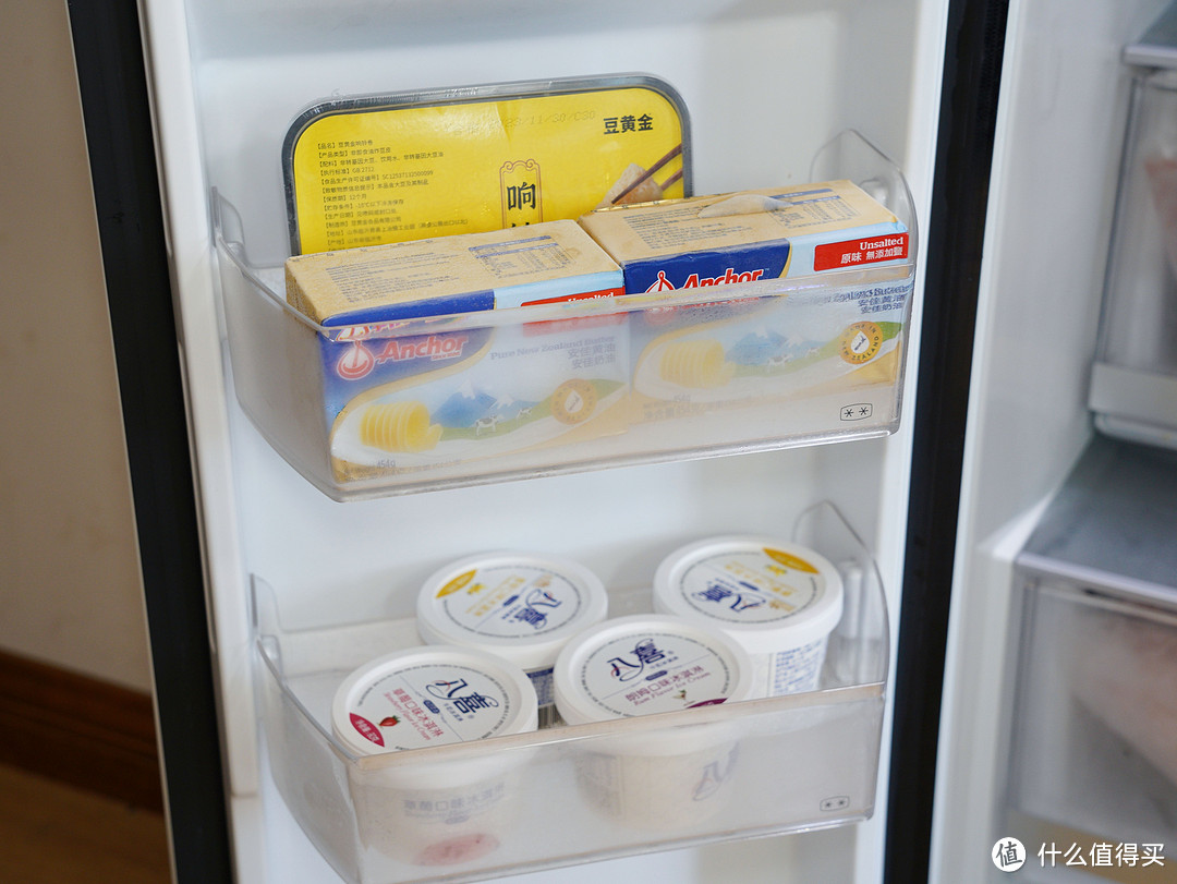 是冰箱，也是我的1㎡冰吧！小户型也能拥有大冰箱的快乐！能制冰的LG敲一敲冰箱