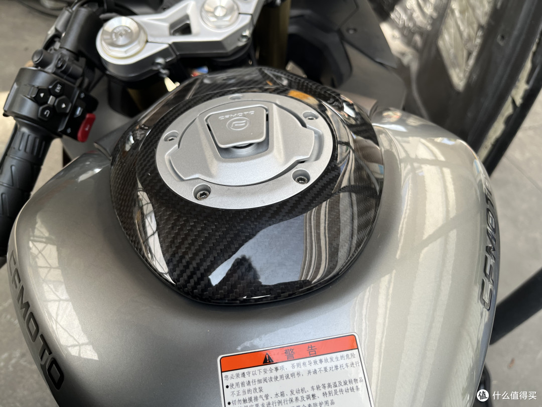 ▲ CFMOTO 450SR-S EVOAERO 油箱盖板