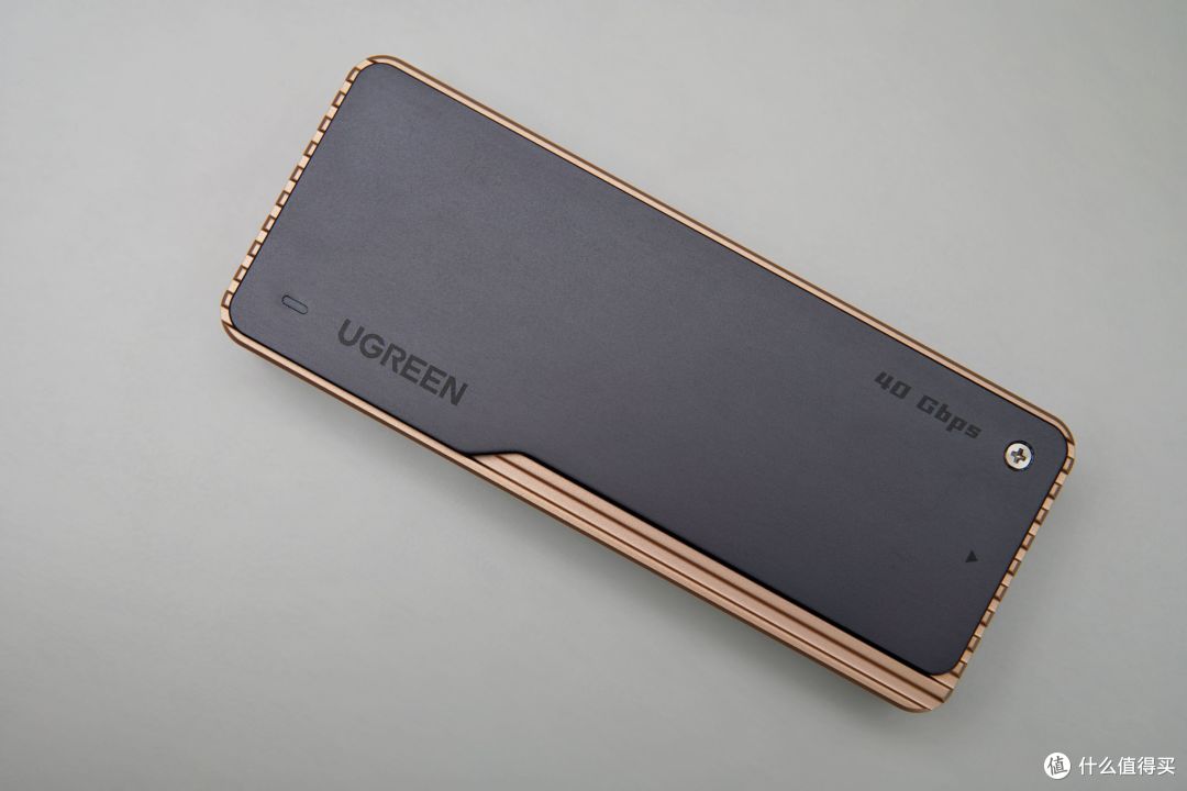 40Gbps“冷静”稳定运行,绿联USB4 M.2 NVMe固态硬盘盒