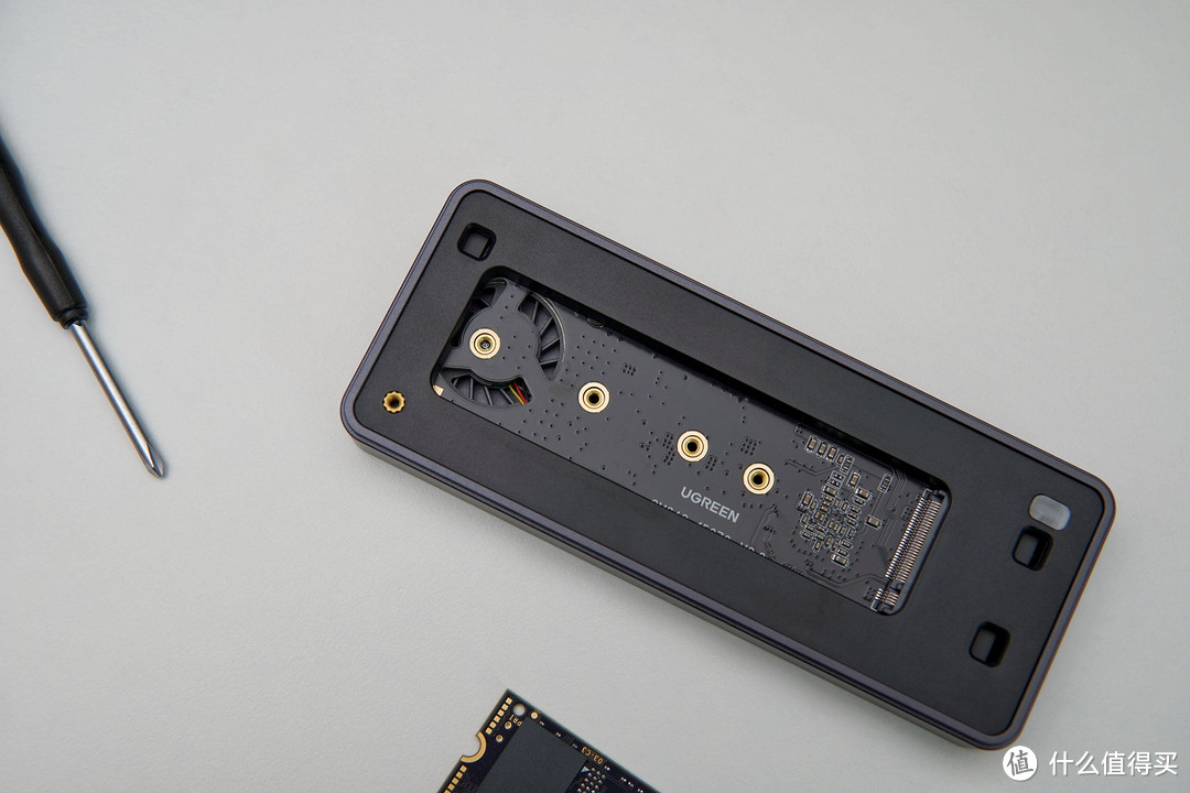 40Gbps“冷静”稳定运行,绿联USB4 M.2 NVMe固态硬盘盒