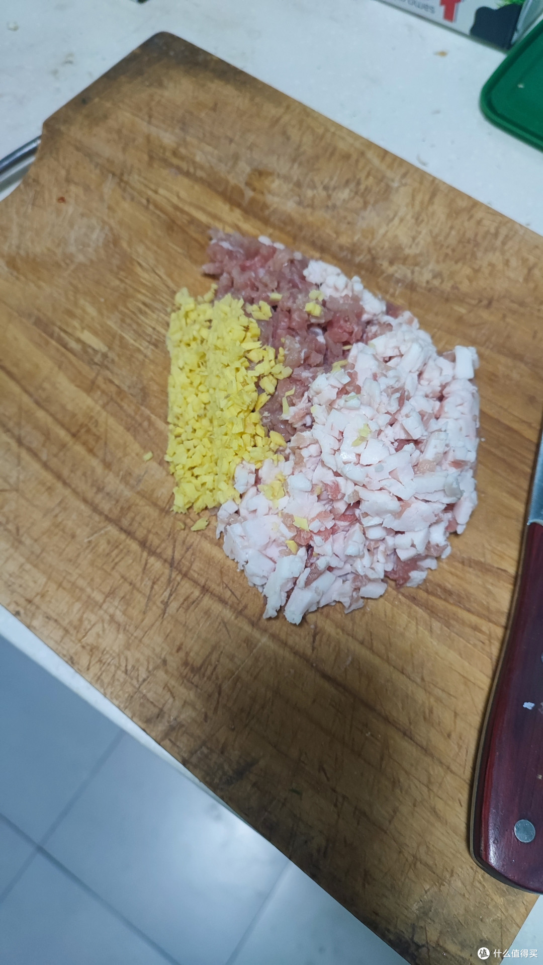 半成品肉馅和姜末