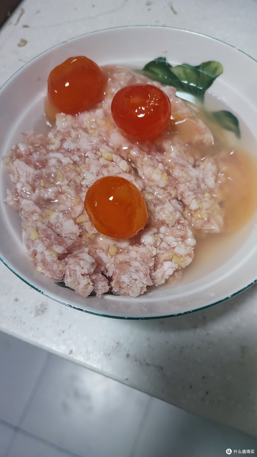 加入咸蛋，蛋黄取走也不影响这个菜