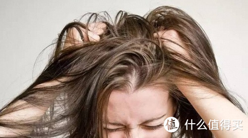 头发容易出油怎么解决？13大护理策略保持头发清爽！