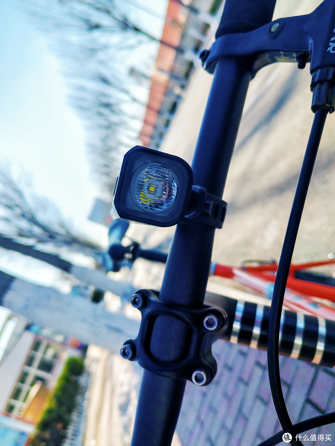 让夜间骑行更加安全——菲尼克斯BC15R骑行灯测评