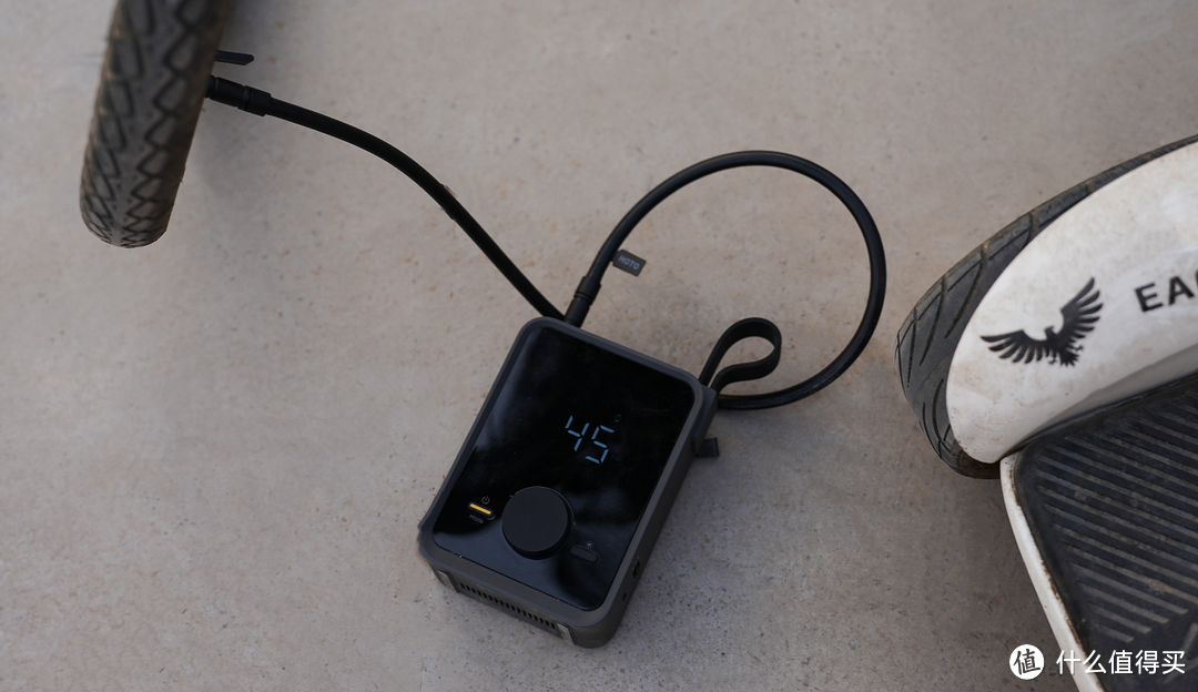 家用出行好物分享，HOTO小猴电动充气宝Pro，一物满足多需求