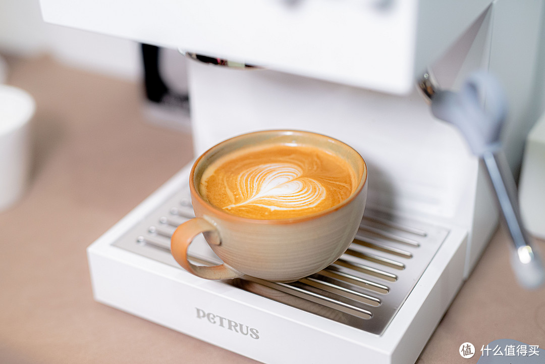 百搭高颜值咖啡机推荐丨柏翠直白直白意式咖啡机实测丨进阶双锅炉半自动咖啡机究竟表现如何？