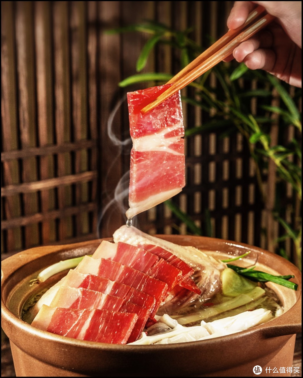 那些曾经的年味,就成为了我们心中最美好的回忆。每当拎起拿回家的礼盒,心中就会涌起一股暖流。