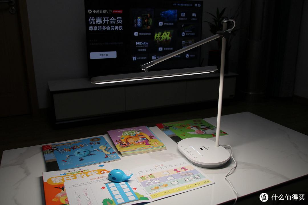 专业级护眼设计+智能感应控制,书客护眼台灯L1Pro体验