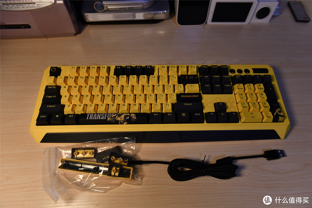 当大黄蜂化身键盘，我期待它变形----雷神KG8104R大黄蜂联名版游戏机械键盘评测
