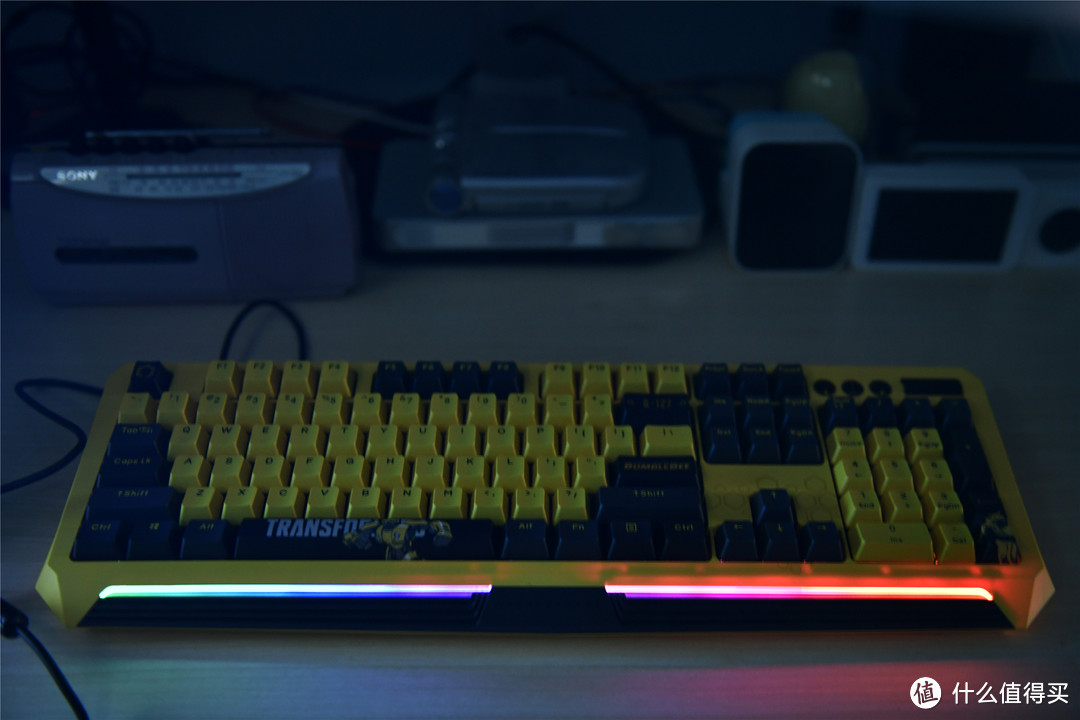 当大黄蜂化身键盘，我期待它变形----雷神KG8104R大黄蜂联名版游戏机械键盘评测