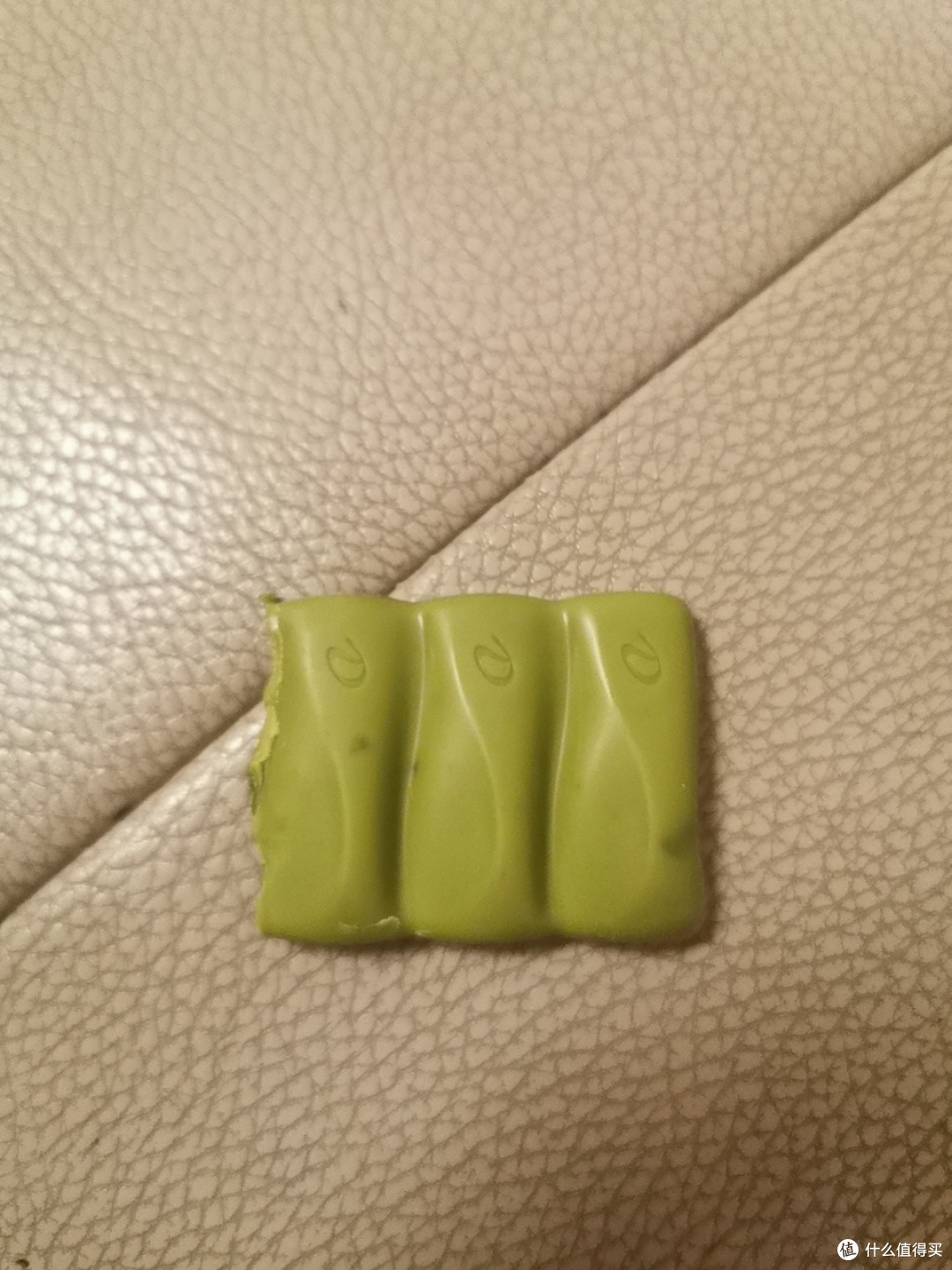 被我啃的剩下三块的德芙