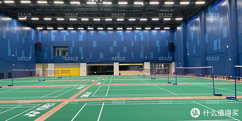 羽毛球场专用照明灯选择和布置，提升场地运动质量成了重要议题