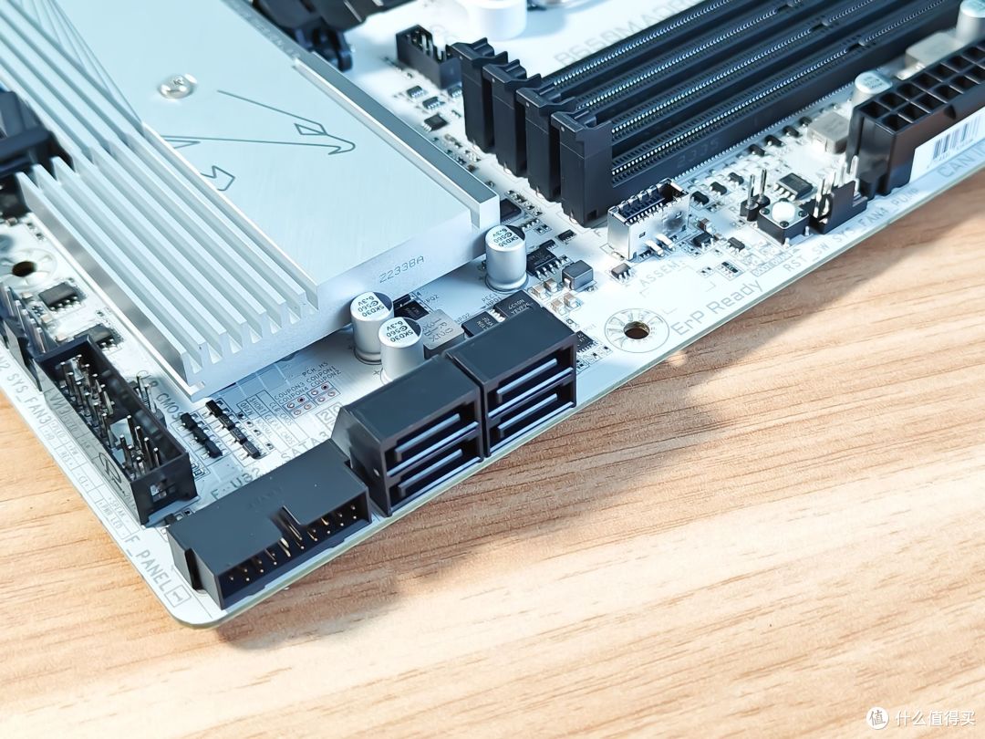 AMD粉丝专属，白色主题装机性能爆表！技嘉B650M冰雕主板评测