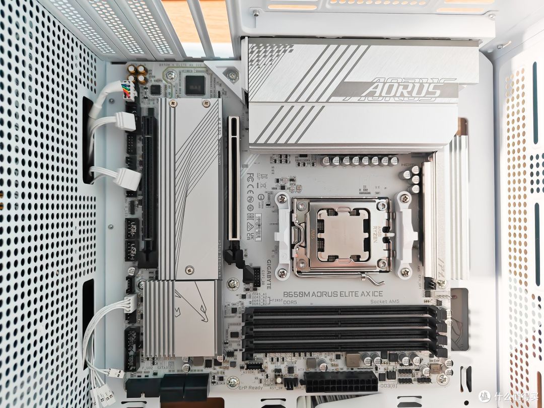 AMD粉丝专属，白色主题装机性能爆表！技嘉B650M冰雕主板评测