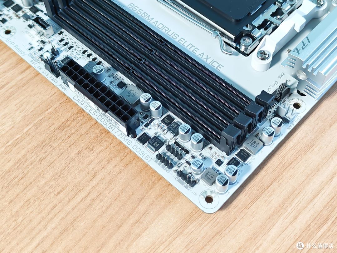 AMD粉丝专属，白色主题装机性能爆表！技嘉B650M冰雕主板评测