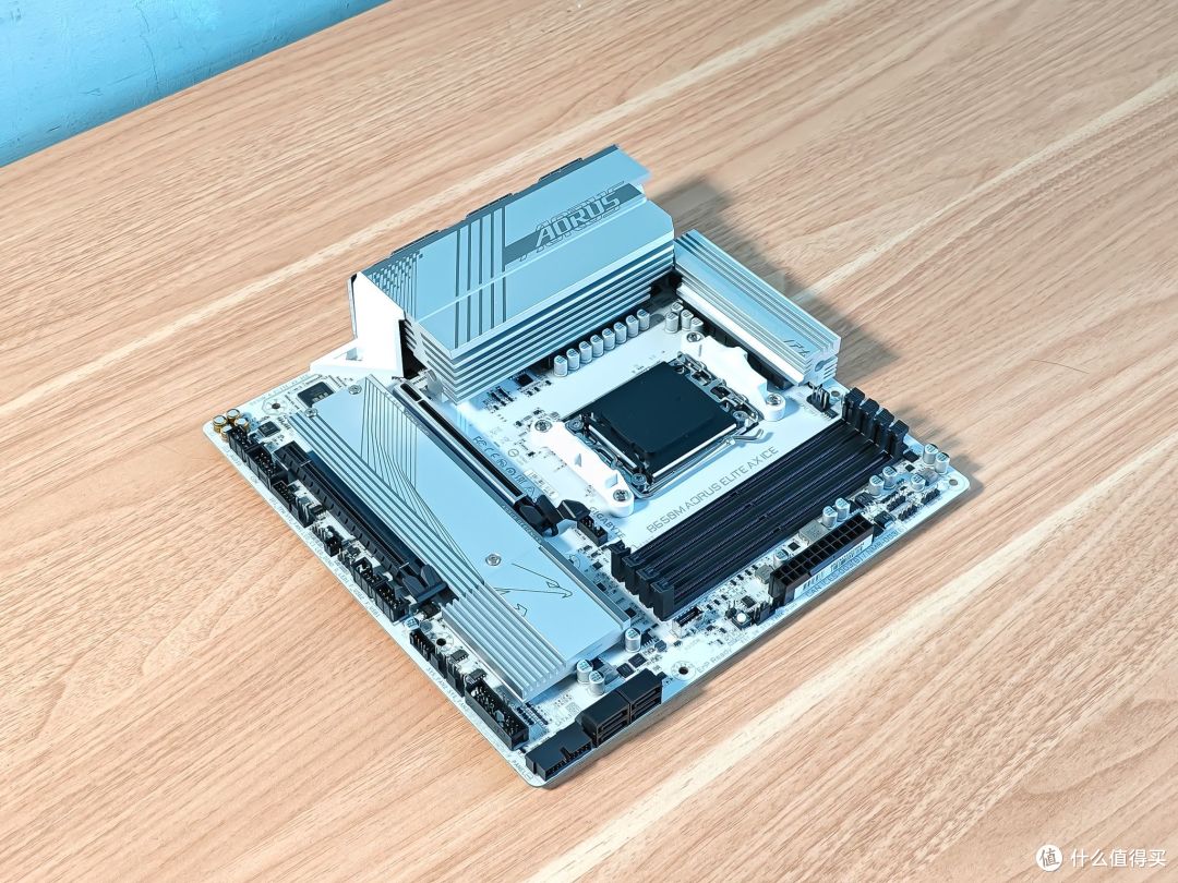 AMD粉丝专属，白色主题装机性能爆表！技嘉B650M冰雕主板评测