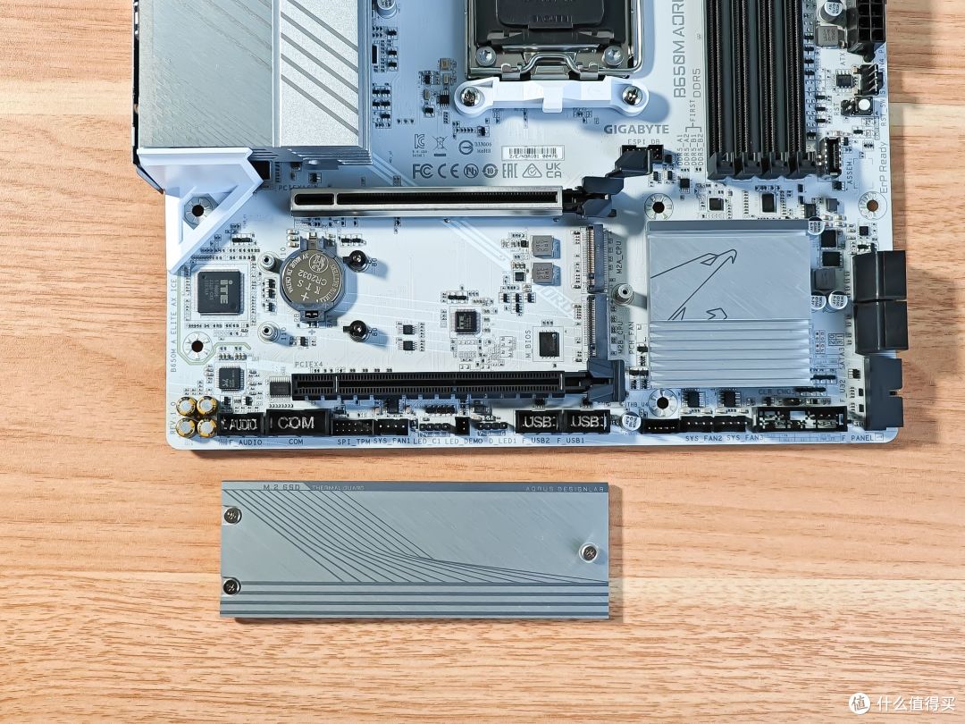 AMD粉丝专属，白色主题装机性能爆表！技嘉B650M冰雕主板评测