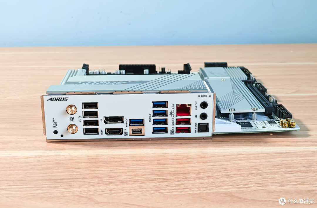 AMD粉丝专属，白色主题装机性能爆表！技嘉B650M冰雕主板评测