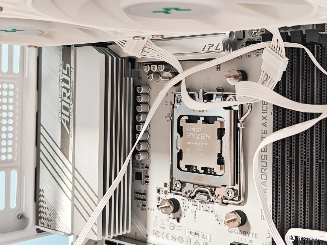 AMD粉丝专属，白色主题装机性能爆表！技嘉B650M冰雕主板评测