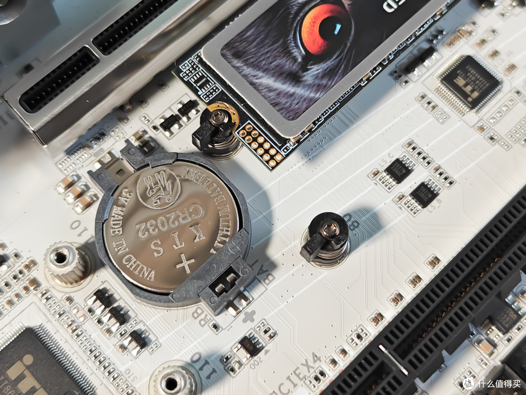 AMD粉丝专属，白色主题装机性能爆表！技嘉B650M冰雕主板评测