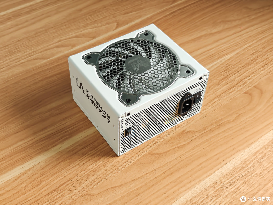 AMD粉丝专属，白色主题装机性能爆表！技嘉B650M冰雕主板评测
