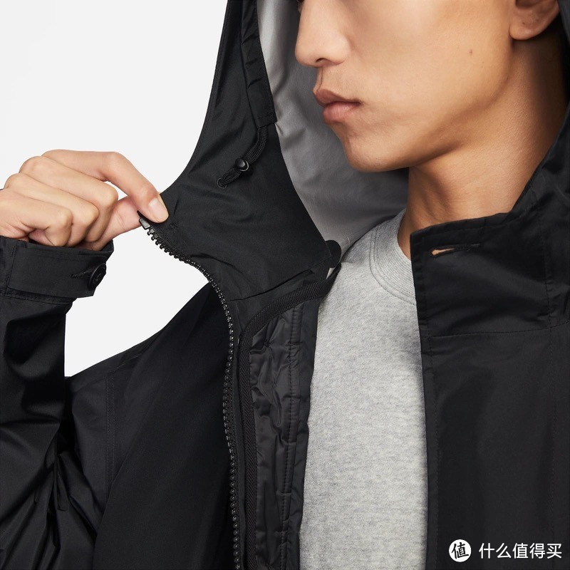 NIKE SPORTSWEAR STORM-FIT ADV TECH PACK GORE-TEX 男子三合一两件套外套：驰骋风雨的无畏勇士