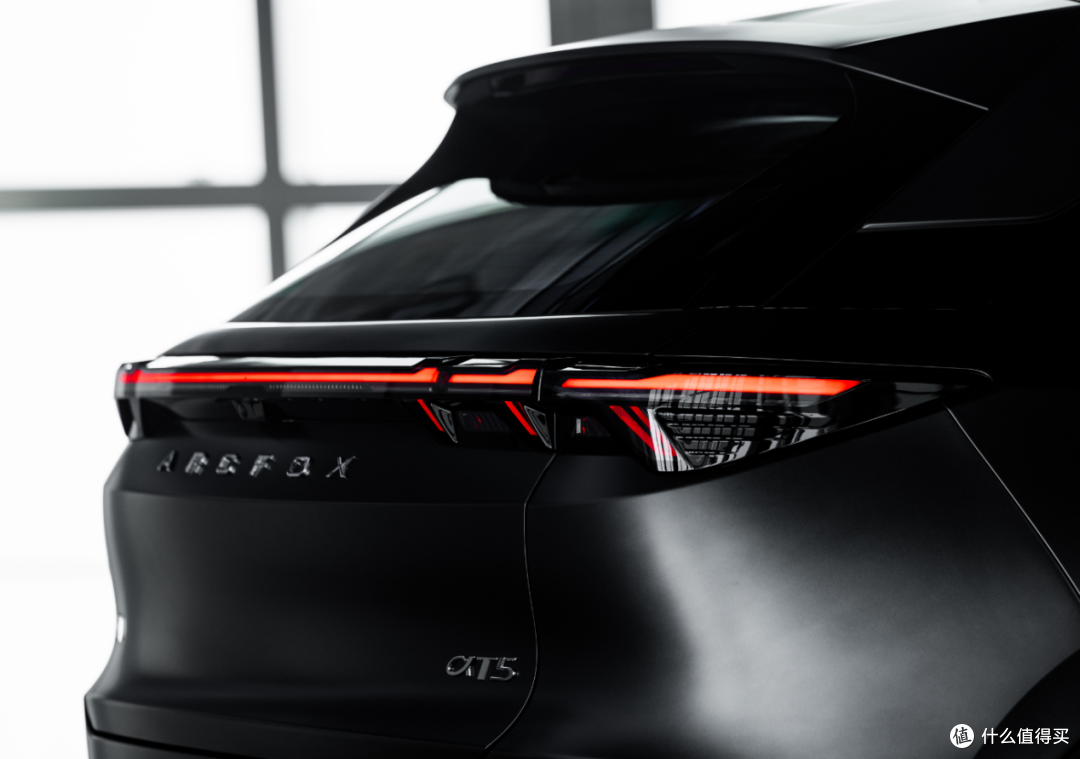 有800V平台、L2和透明底盘的中型SUV，15万出头就能买阿尔法T5